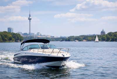 Motorboot für Tagesausflüge in Berlin